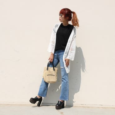 ナチュラルな雰囲気のカーディガンも、
透かし編みから程良くのぞく素肌で女性らしさをプラス♪