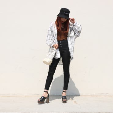 オーバーサイズのチェックシャツはさらっと羽織れて着回ししやすいデザイン♪
