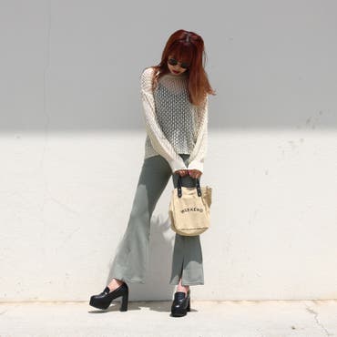 透かし編みがシーズンムード高まるニットはヘルシーな肌見せが出来て◎