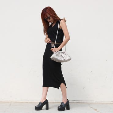 程良いタイトなシルエットのニットワンピースでレディライクな装いに♪パイソン柄のBAGをプラスしてオシャレ感UP♪