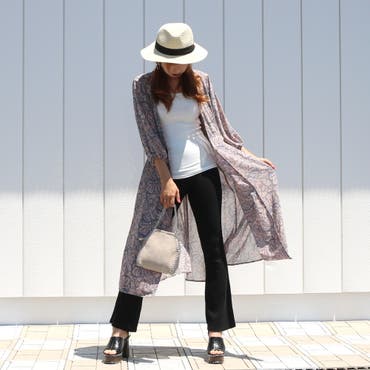 ペイズリー柄&シフォン素材のガウンはワンピースとして、羽織りとして、2WAYで着用出来る優れもの◎