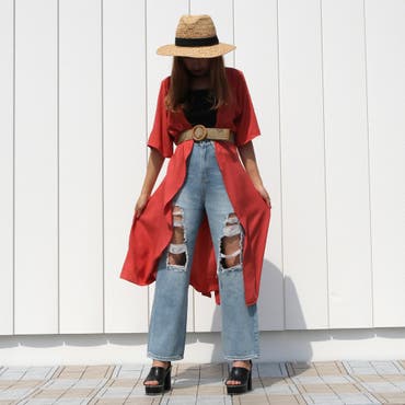 テラコッタのカーディガンは長めの丈感でこなれた雰囲気◎
再入荷のダメージワイドパンツは様々なスタイリングにマッチしやすいデザイン♪