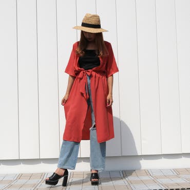 さらっと羽織れるカーディガンは長めの丈感で体型カバーにもお役立ち♪