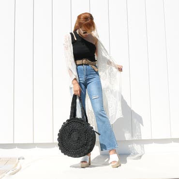 透け感がたまらないカーディガンはさらっと羽織れば大人ニュアンス♪雑材BAGをプラスすれば一気にシーズンライクな仕上がりに♪