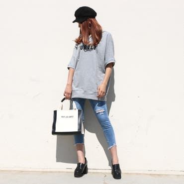 フーディー×デニムのシンプルなスタイリング♪