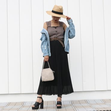 シフォン素材のロングスカートはエアリーな透け感が◎