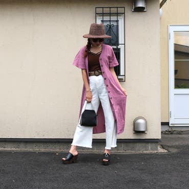 新作の2WAYワンピースは前ボタンを開ければ羽織りとしても使えるのでスタイリングの幅が広がります◎