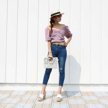 新作のパフスリーブTOPSは透け感のある素材感でフェミニンな雰囲気に♪