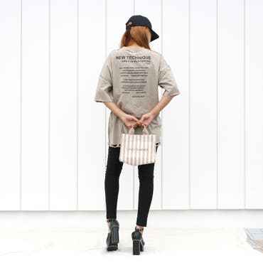 BACK SHOTが映えるゆるシルエットのTシャツはダメージ加工でカジュアル感が増します♪お尻が隠れる丈感で体型カバーにもお役立ち♪