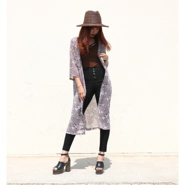 シフォン素材で夏らしい柄が、羽織るだけでこなれた印象に♪
これからの時期の、紫外線対策や冷房対策に使えるアイテムです◎