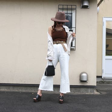 フリンジデザインがこなれPOINTのワイドパンツが主役のスタイリング♪ナチュラルトーンの色合いでまとめました◎