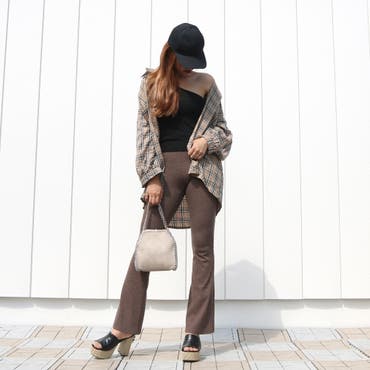 non-hedgeの大人気フレアパンツは様々なスタイリングに合わせやすく使い回し力抜群です◎