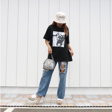 リラクシーなTシャツ×ダメージの効いたデニムワイドパンツでハイカジュアルに♪