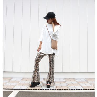 ダメージ加工のリラクシーなTシャツは楽チンな着用感♪