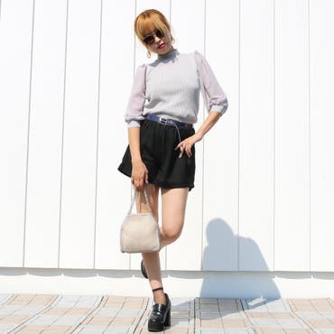 SET UPはシングルユース出来るのでスタイリングの幅が広がります◎袖シアーのTOPSでMODEなルックスに♪