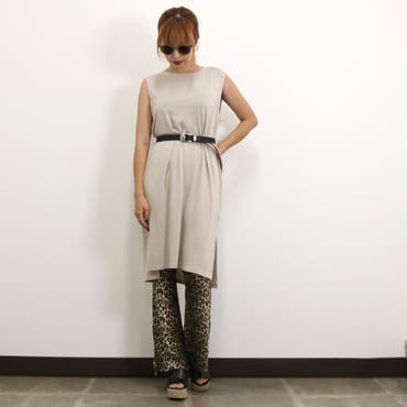 レオパード柄フレアパンツは長めのTOPSに合わせても◎