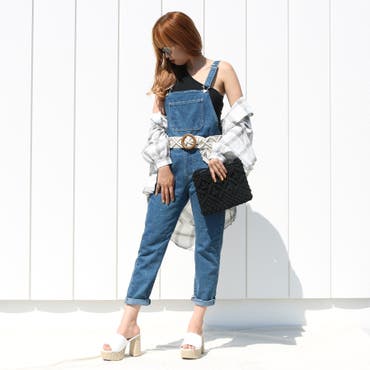 トレンドライクなサロペットで大人カジュアルに仕上げる♪