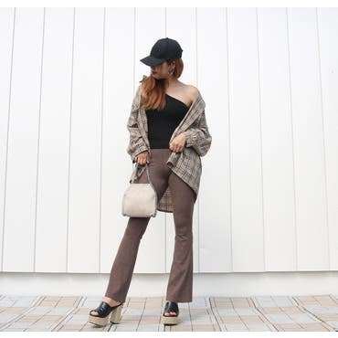 合わせやすいミックスブラウンカラーのフレアパンツ♪