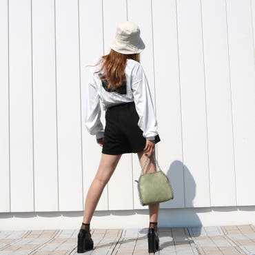 新作のゆるっとしたバルーンスリーブが可愛いロンT♪ショートボトムを合わせたINスタイル♪