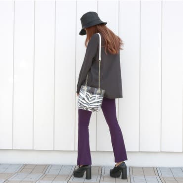 パープルカラーのフレアパンツで秋仕様に♪