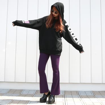 ロゴがPOINTのフーディーはゆったりした着用感で着心地◎♪