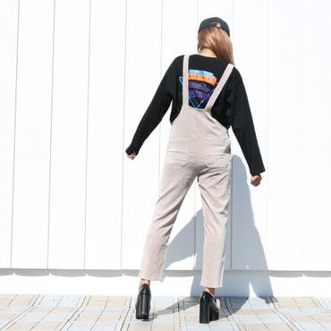 BACK SHOT映えするTOPS♪コーデュロイ素材のサロペットは近日発売です♪