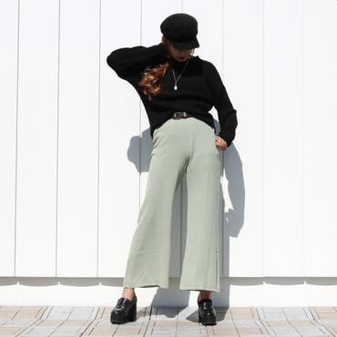 シングルユース出来るSETUPのボトムのみ着用したスタイリング♪フレアに広がるシルエットで今っぽい仕上がりに♪