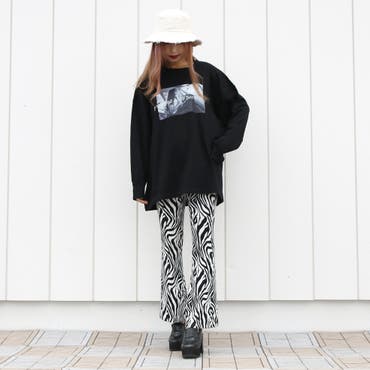 ゼブラ柄フレアパンツがスタイリングの主役に♪コーデュロイ素材のバケハと転写チュニックは近日発売です♪しばらくお待ちください♪