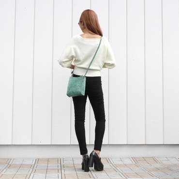 バルーン袖ニットTOPSのバックデザインはスクエアネック♪程良いsize感のBAGは近日発売♪