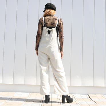 BACK SHOTが可愛いコーデュロイ素材のサロペット♪