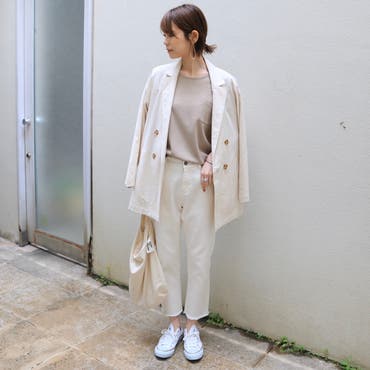 春のワントーンコーデ。

スニーカーを合わせて、
春のキレイめカジュアルスタイルに。