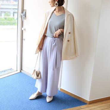 ラベンダーカラーが映える、
きれいめカジュアルコーデ。