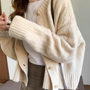 ケーブルニットカーディガン