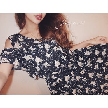 ♡.
 @shoplist_official   さんでお買い物👜
スワイプしてくださいませ👉👉👉
.
花柄のマキシワンピとグリーンのBAG♡
子供っぽく見えない柄が可愛くて
ネイビーなら汚さないし🤤❤︎❤︎❤︎(笑)
.
BAGは1000円しなかったよ😘♡
色物のBAGで小さいの探してたから
ちょうど良かった♡
.
ちゃっかり指輪とブレスレットもGETして
トータル4点で5000円以下💸♡
.
妊婦でも苦しくないから夏に沢山着よう🍍❤︎
.
 #shoplist    #shoplista   #code   #coordinate   #ootd    #instafashion    #cute    #tg870   #今日のコーデ   #お洒落   #instagood   #プチプラ   #安可愛   #プチプラコーデ   #fashiongram   #instaphoto   #ママコーデ   #プレママ   #マタニティコーデ   #マタニティ   #ママリ   #妊婦   #妊娠   #ママファッション 